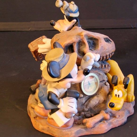Disney Animal Kingdom Big Dig in the Boneyard Figurine Sculpture w Clock NEW - Picture 10 of 13